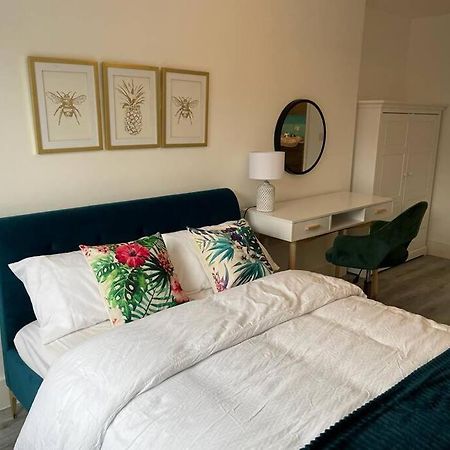 Stunning And Spacious 2Bed Flat In Central Woking Eksteriør billede