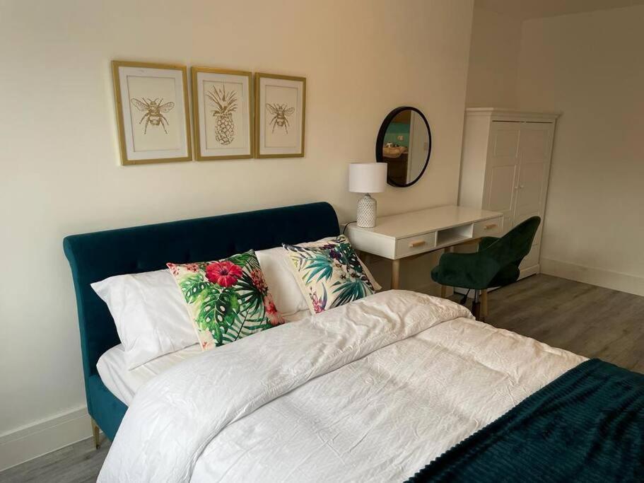 Stunning And Spacious 2Bed Flat In Central Woking Eksteriør billede