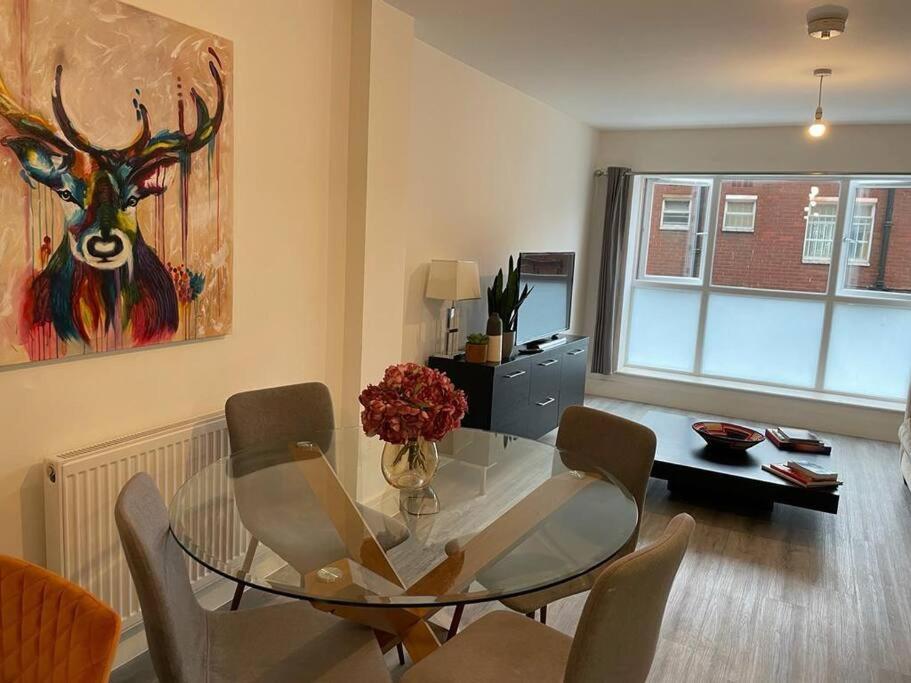 Stunning And Spacious 2Bed Flat In Central Woking Eksteriør billede