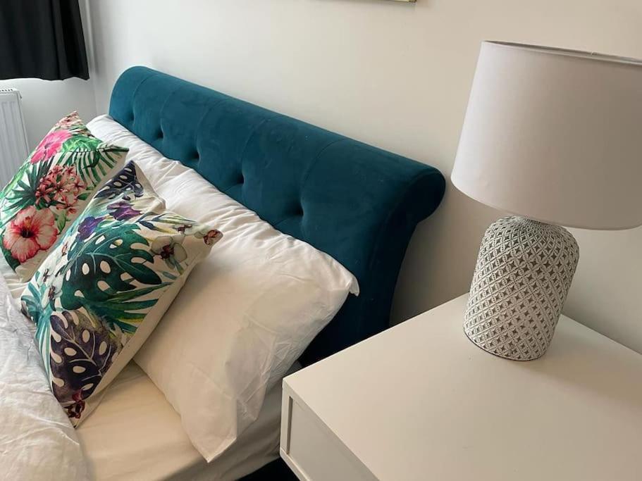 Stunning And Spacious 2Bed Flat In Central Woking Eksteriør billede