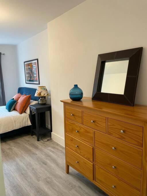 Stunning And Spacious 2Bed Flat In Central Woking Eksteriør billede