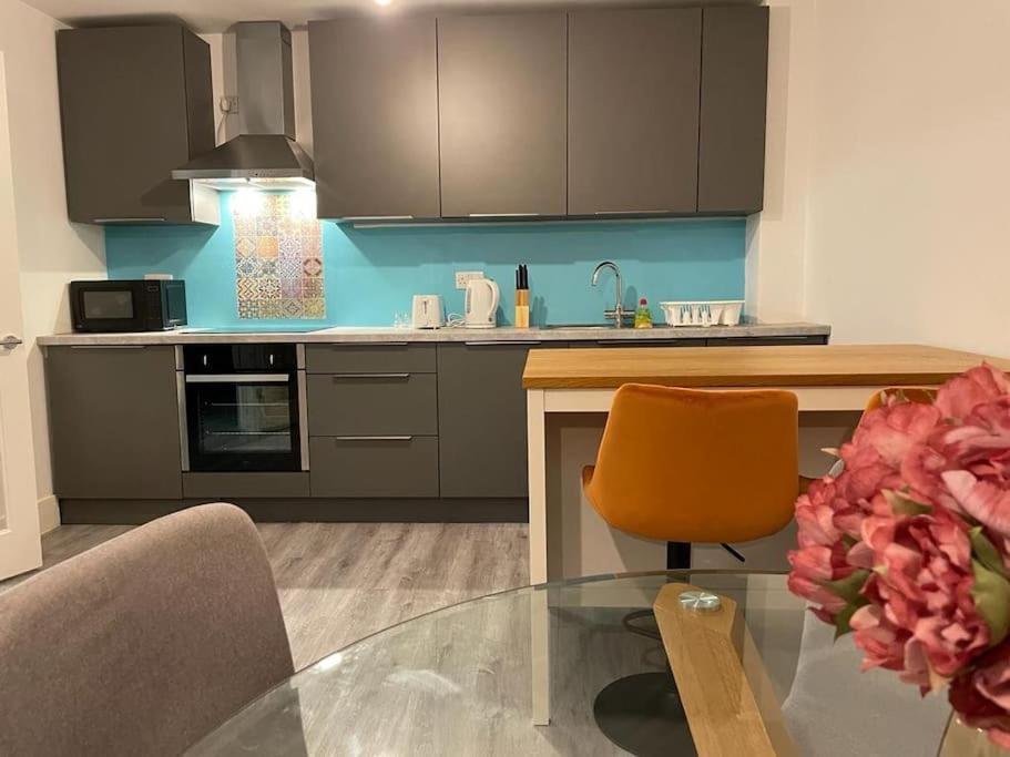 Stunning And Spacious 2Bed Flat In Central Woking Eksteriør billede