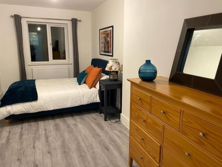 Stunning And Spacious 2Bed Flat In Central Woking Eksteriør billede