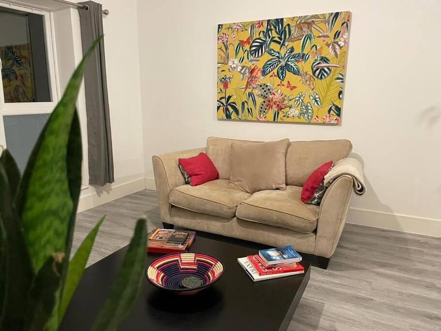 Stunning And Spacious 2Bed Flat In Central Woking Eksteriør billede